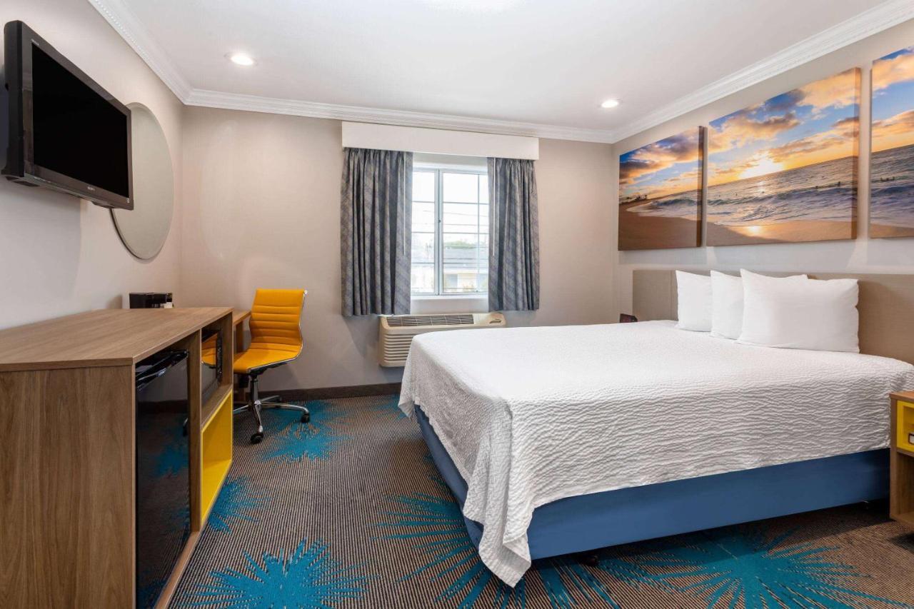 Days By Wyndham Hotel
